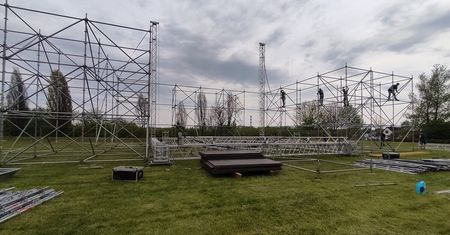 Juwenalia 2023 Lublin startują w tym tygodniu. Na terenach zielonych Politechniki Lubelskiej stawiają ogromną scenę