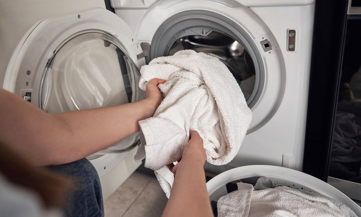 Trick with glycerin revives towels to hotel softness