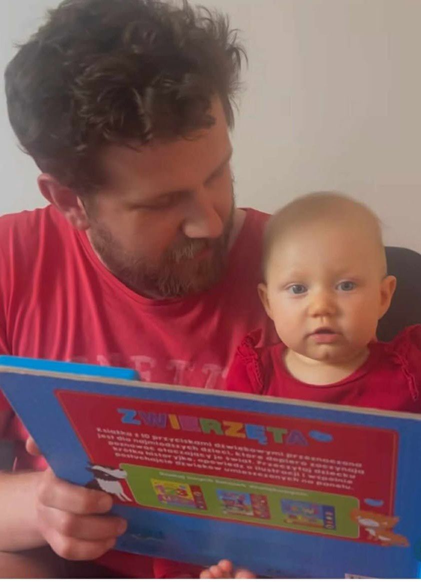 Antoni Królikowski opublikował mnóstwo fotek z ukochaną i córką