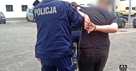 Wałbrzych. Zrobił podkop i włamał się do mieszkania sąsiada. Pomysłowy 35-latek