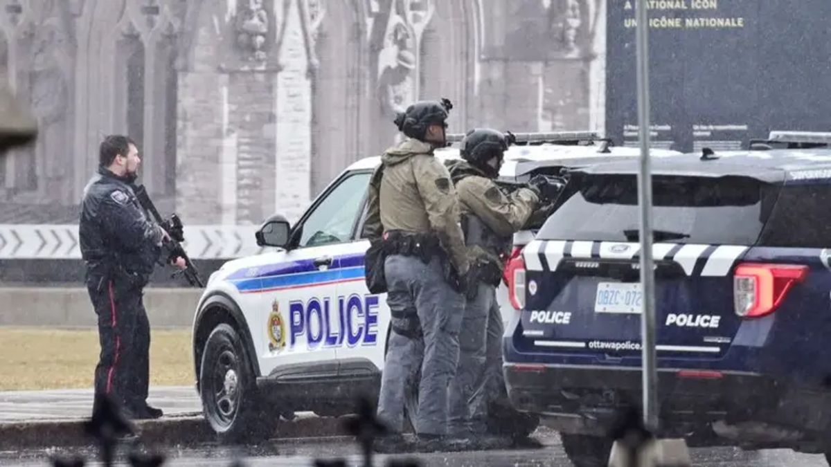 Kanada: Mężczyzna zabarykadował się w parlamencie