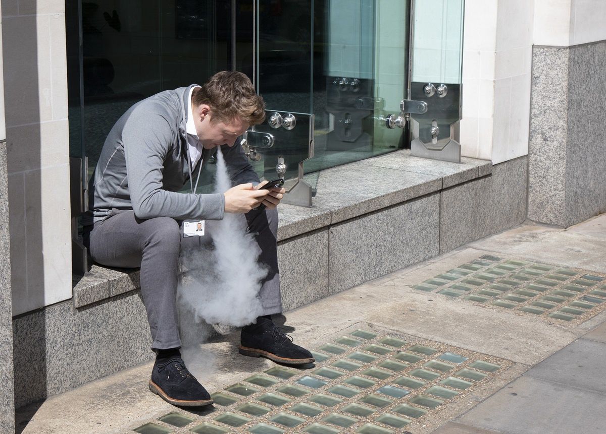 Obalają mity na temat e-papierosów. "90 proc. chce rzucić palenie"