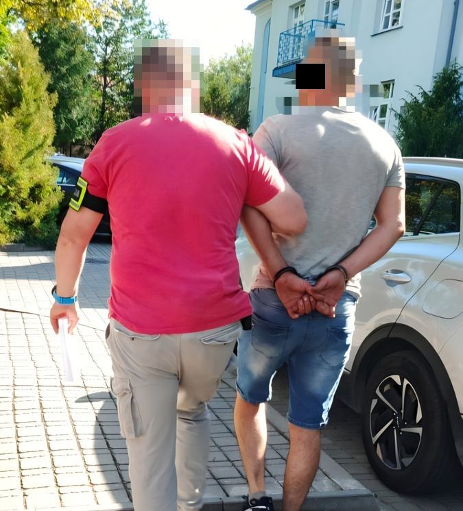 Rozbił Porsche i uciekł z miejsca