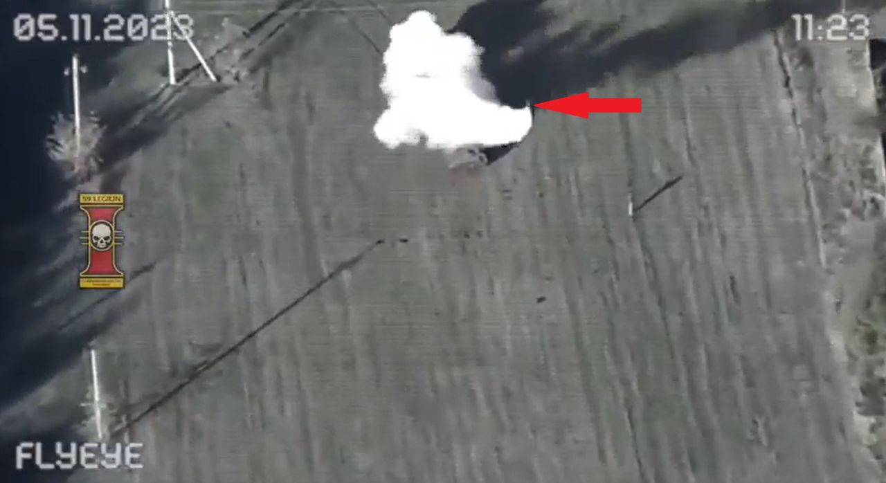 Widok z drona FlyEye na nadlatujący pocisk Strieła.