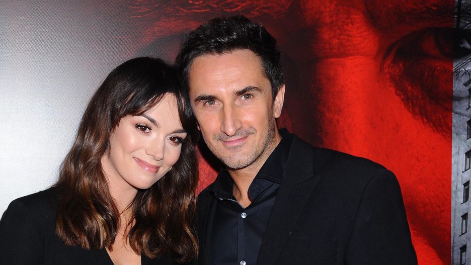 Sebastian Karpiel-Bułecka z żoną Pauliną Krupińską.