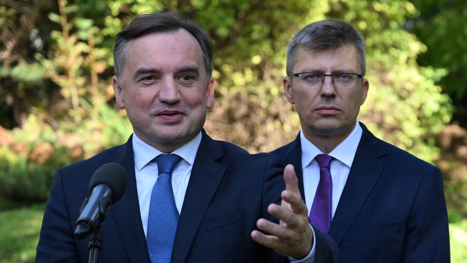 Politycy Suwerennej Polski Zbigniew Ziobro i Marcin Warchoł w okresie wyborczym faworyzowali gminy na Podkarpaciu
