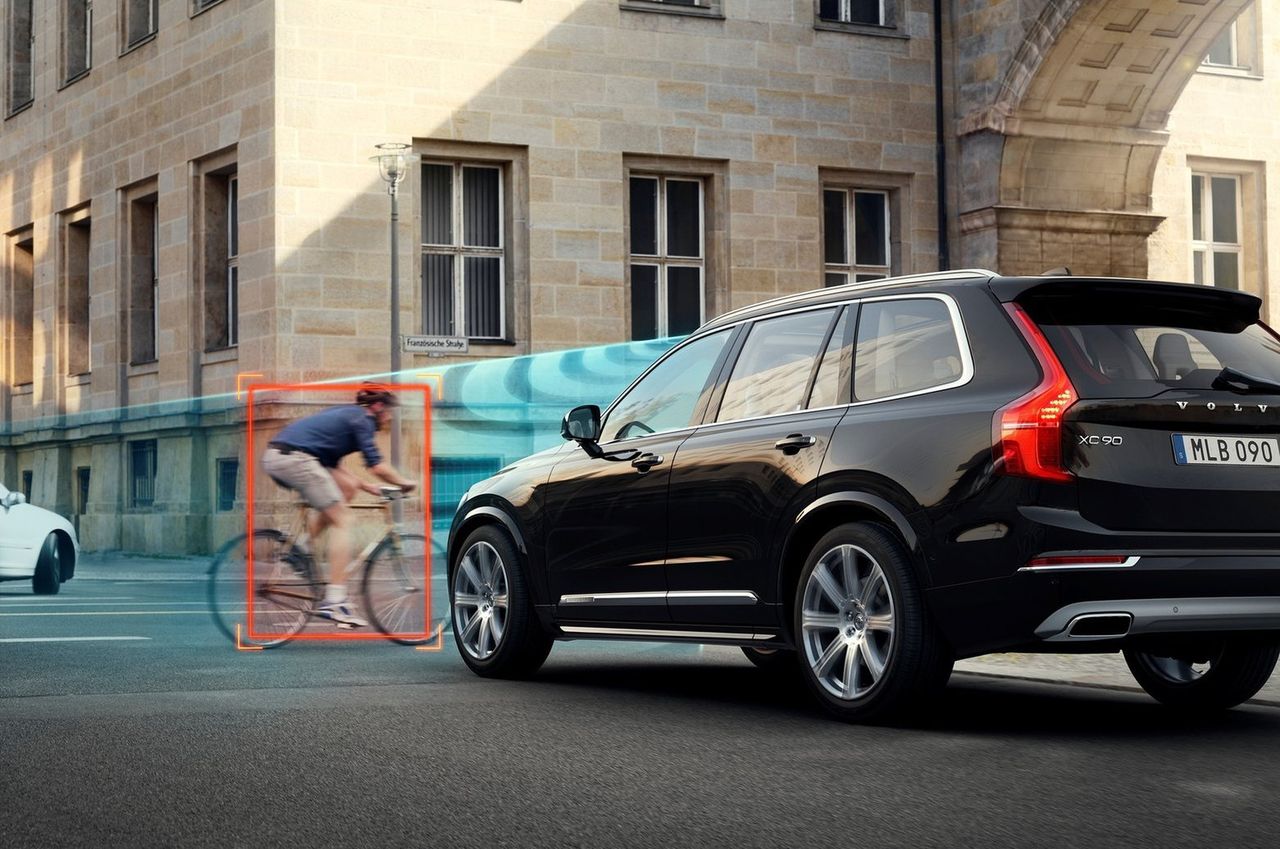 Rowerzyści i piesi są bardziej narażeni na poważne szkody po kolizji z SUV-em niż zwykłym autem osobowym.