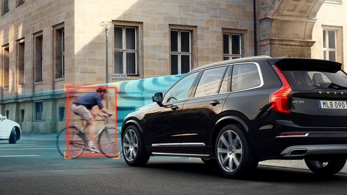 Rowerzyści i piesi są bardziej narażeni na poważne szkody po kolizji z SUV-em niż zwykłym autem osobowym.