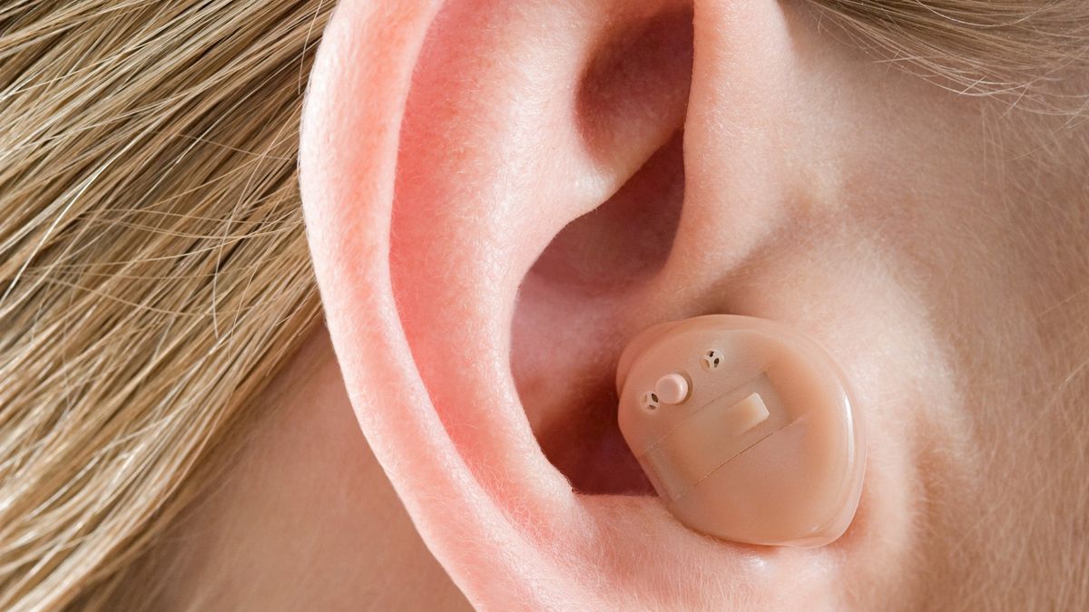 Jak się okazało aparat słuchowy dziewczynki nie został skradziony, a zalany przez falę