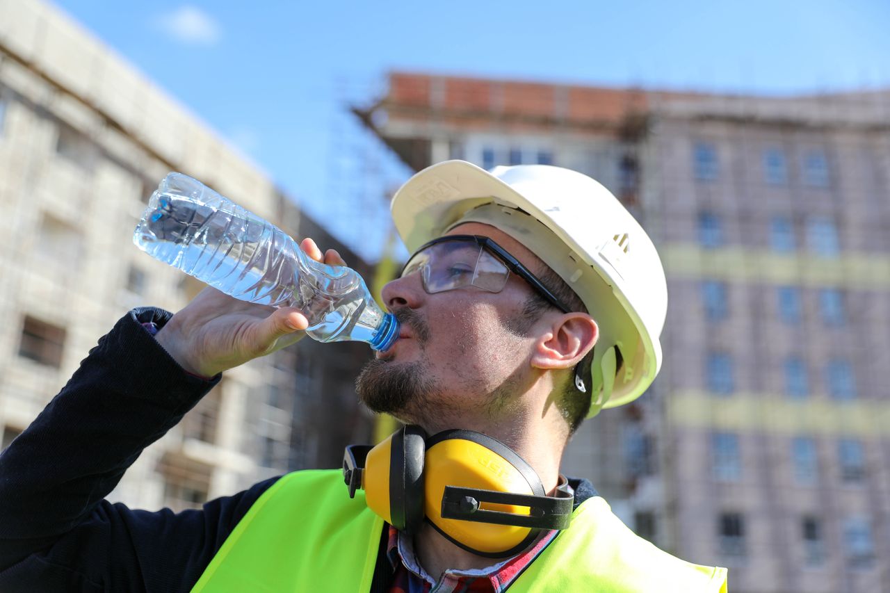 Gorąco w pracy? W tych sytuacjach możesz pracować krócej