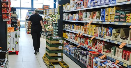 "Druga kasjerka ma przerwę". Pracownicy Biedronki mają dość