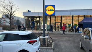 Lidl wycofuje piwo ze sprzedaży. Jedna z partii może wybuchnąć