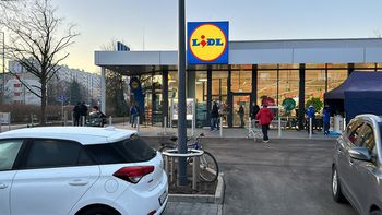 Lidl wycofuje piwo ze sprzedaży. Jedna z partii może wybuchnąć
