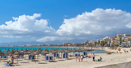 Plaże na wyspie znikają. Szukają sposobów, aby je ratować