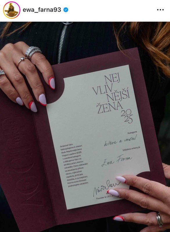 Ewa Farna pokazała wiosenne paznokcie