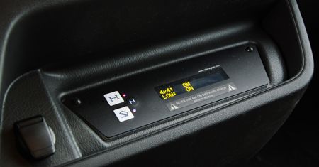 Renault Master z napędem 4x4 niemieckiej firmy Oberaigner. Zobacz, jak działa