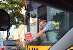 Wesoły Kierowca znów poprowadzi warszawski autobus. "Wraca do pracy w komunikacji miejskiej"