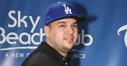 Dawno niewidziany Rob Kardashian pojawił się na urodzinach córki. Khloe PRZEZ PRZYPADEK (?) pokazała, jak dziś wygląda!