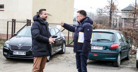PSL i Polska 2050: ryzykowny sojusz. Ludowcy się cieszą, Hołownia może pożałować