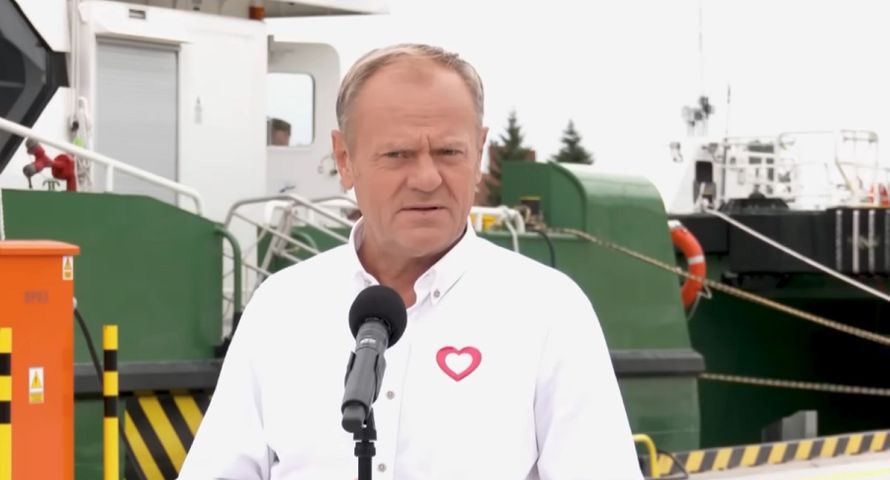 Koalicja Obywatelska i PiS łeb w łeb. Mimo afery KPO