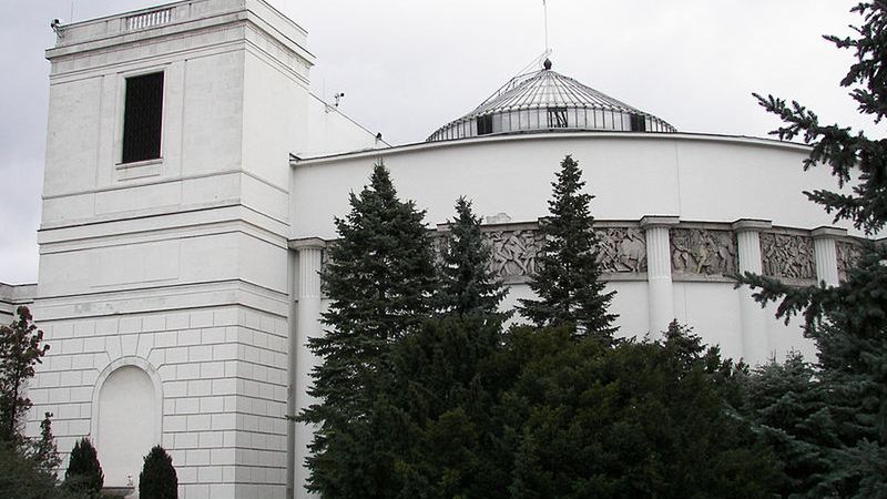 Polska władza idzie na zakupy. Szuka prawie 43 tysięcy komórek 1