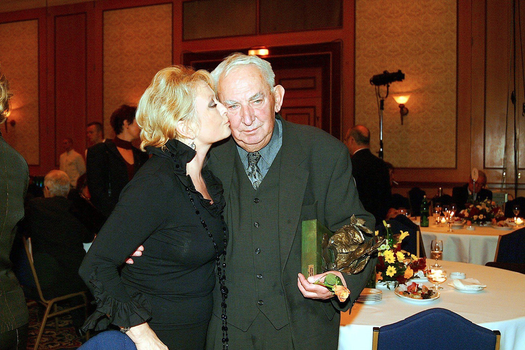 Jej małżeństwo z Gustawem Holoubkiem, jednym z najwybitniejszych polskich aktorów, było jednym z najsłynniejszych związków w polskim środowisku artystycznym.