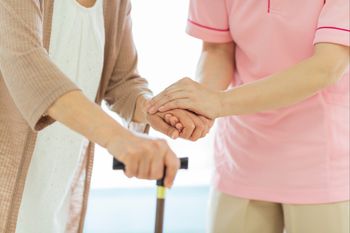 Wysyłali opiekunki z Polski do Niemiec. Dobrała się do nich skarbówka