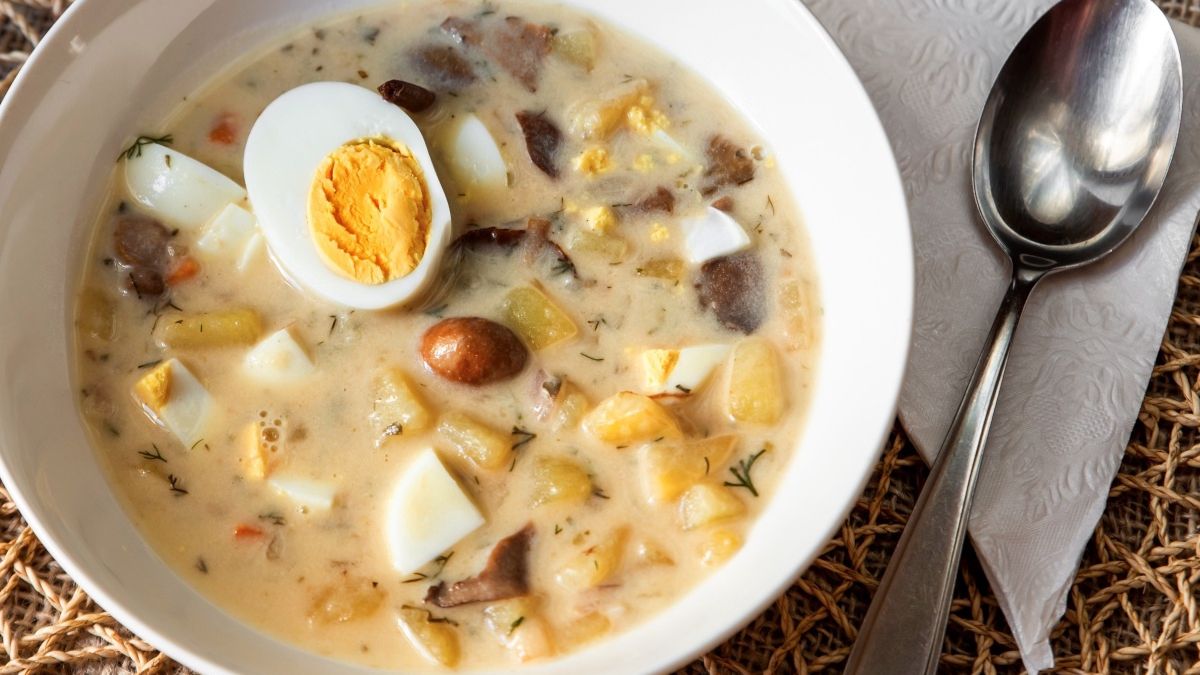 Kulajda to tradycyjna zupa grzybowa, którą Czesi uwielbiają