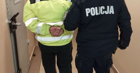 Kierowca ciężarówki przejechał mężczyznę leżącego na drodze i uciekł. Grozi mu 20 lat więzienia