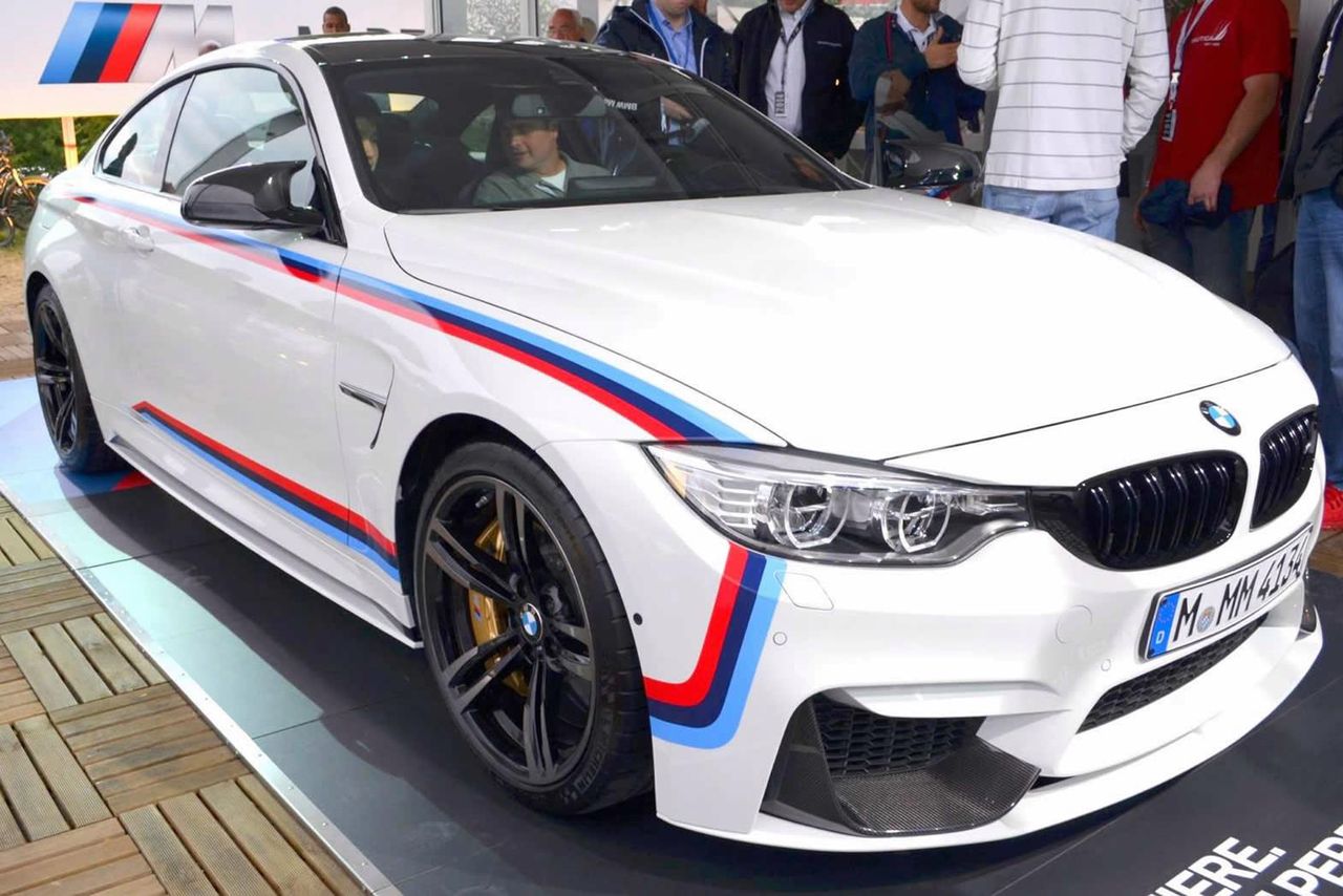 BMW M4 z Abu Dhabi w full opcji