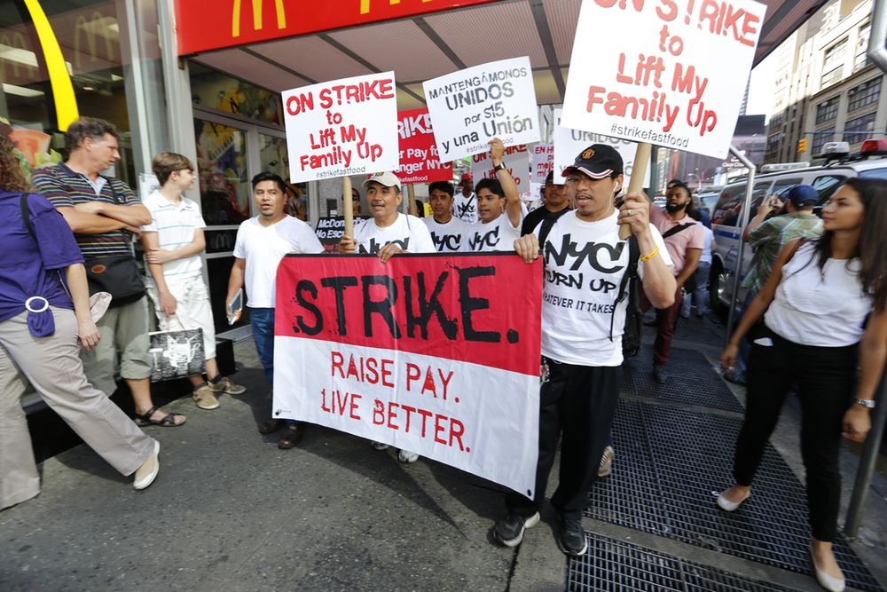 Zdjęcie strajkujących pochodzi z serwisu shutterstock.com