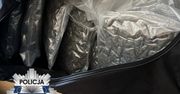 Żyrardów: Narkotykowa fabryka pod nosem mieszkańców. Policja przejęła ponad 100 kg substancji i zatrzymała podejrzanych