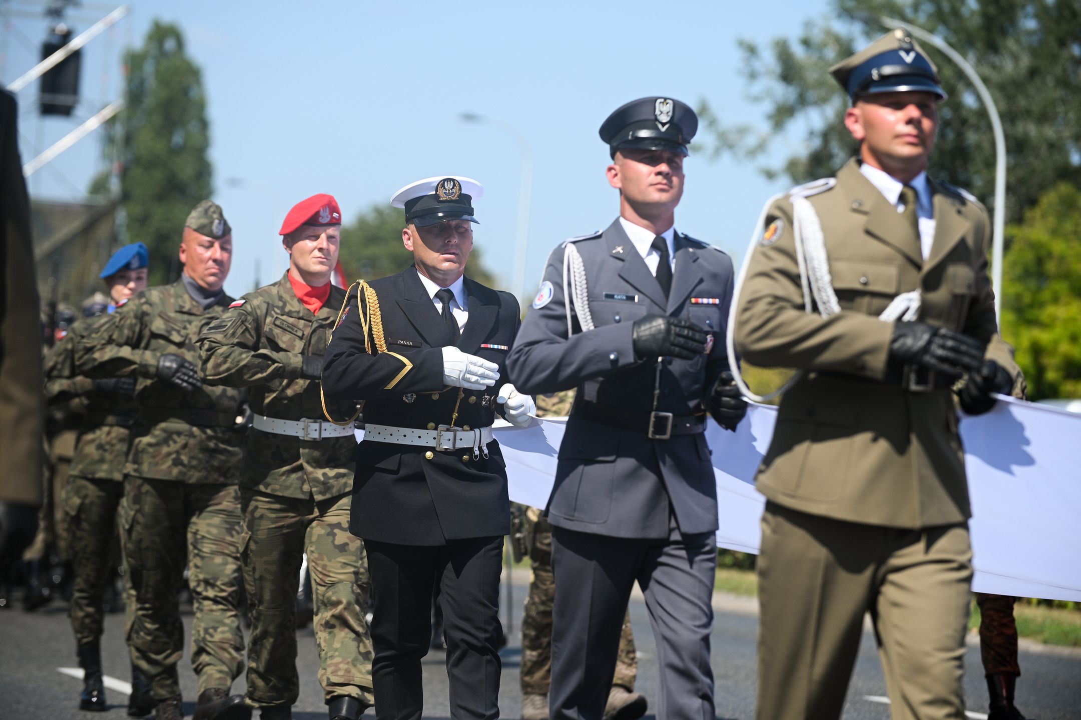 Warszawa, 15.08.2025. Defilada wojskowa na warszawskiej Wisłostradzie, w ramach obchodów Święta Wojska Polskiego, 15 bm. Tegoroczna defilada wojskowa odbywa się pod hasłem ?Dziękujemy za Waszą służbę?. (mr) PAP/Marcin Obara