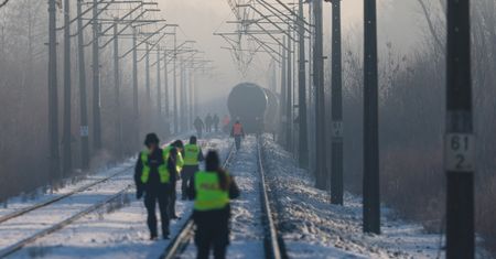 Wypadek kolejowy na Mazowszu. Pociąg zjechał z nasypu