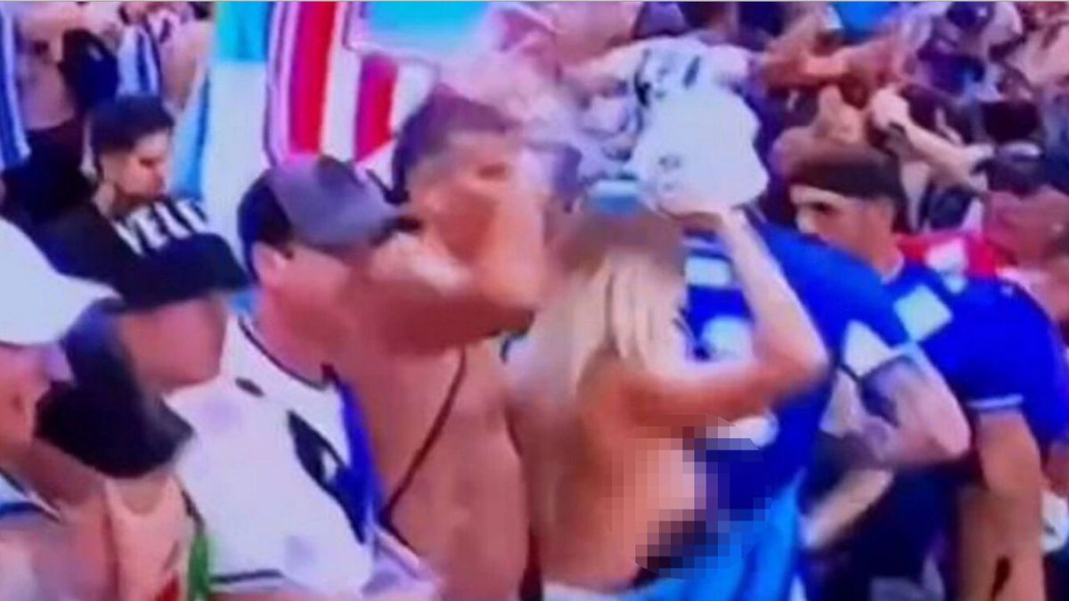 Argentynka zdjęła górne części garderoby