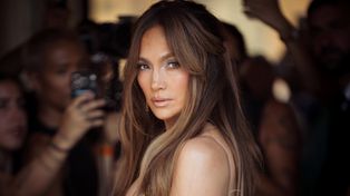 O włos od spotkania z byłym. Jennifer Lopez zaskoczona w biurze