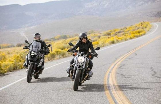 BMW w reklamie motocykli zachęca do ucieczki od codziennego życia (wideo)