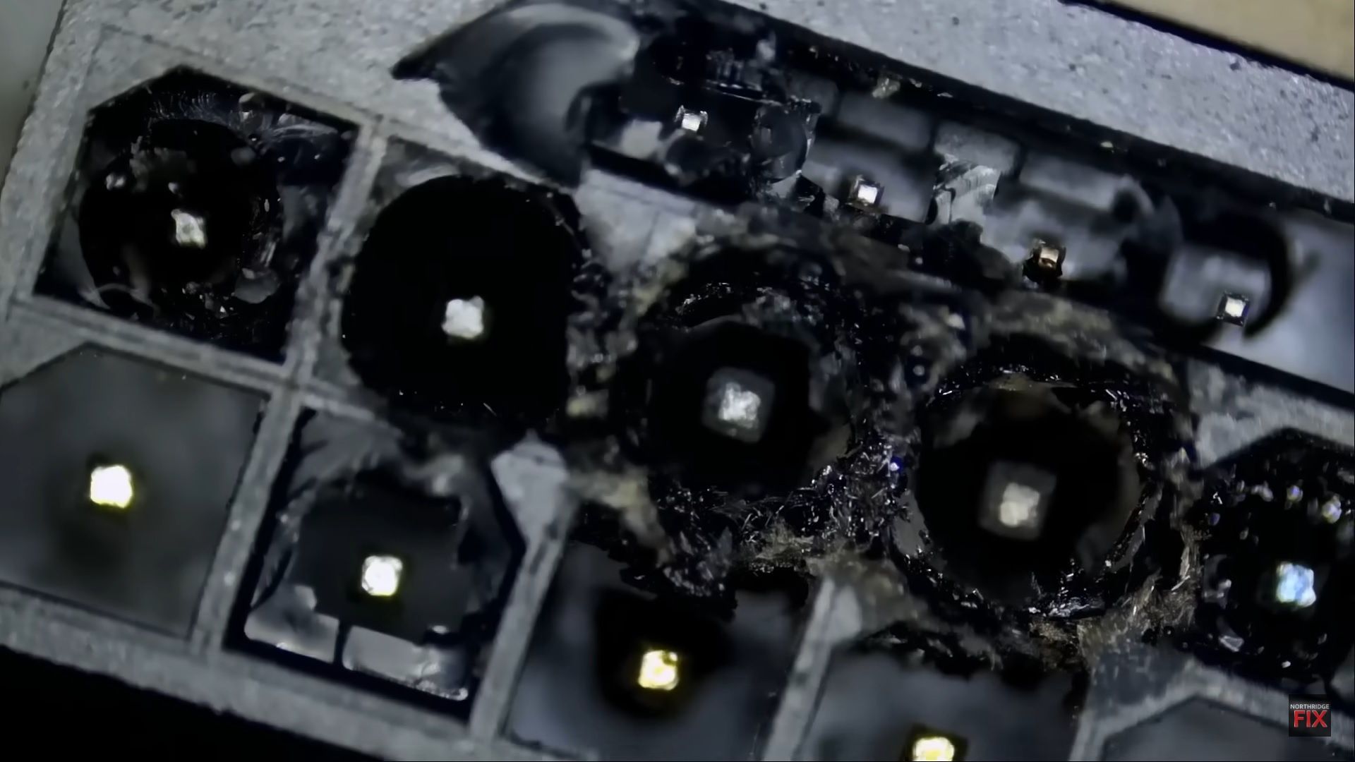 GeForce RTX 4090 - spalone gniazdo zasilania