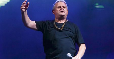 Kazik  Staszewski prezentuje "Noże i pistolety". To kolejny singiel z "Zarazy"