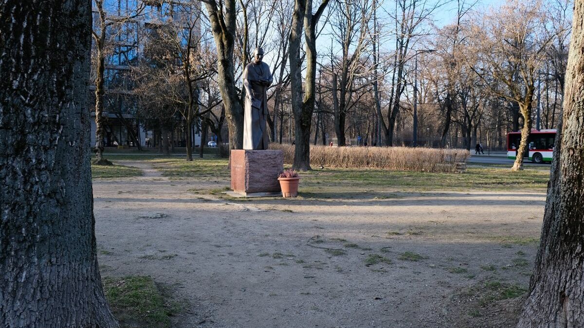 Skwer im. Arcybiskupa Życińskiego przy CSK w Lublinie