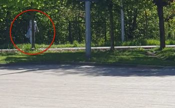 Piaseczno: Złodziejka akcesoriów rowerowych próbowała ukryć się za drzewem