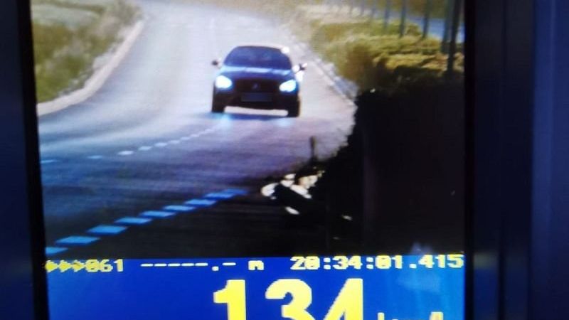 Kierowca poruszał się w terenie zabudowanym z zawrotną prędkością