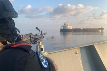Tankowiec porwali piraci. Akcja unijnych sił na oceanie