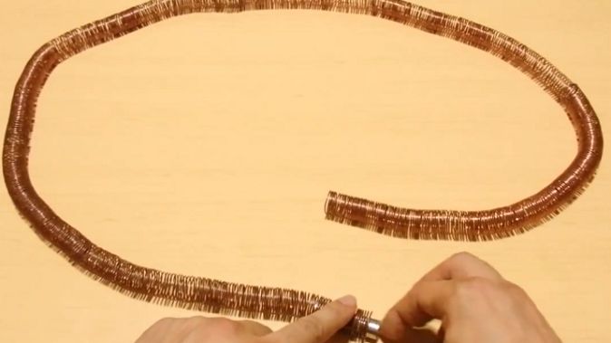 Film dnia: Zrób to sam! Kolejka elektryczna z baterii, magnesu i miedzianego drucika 1