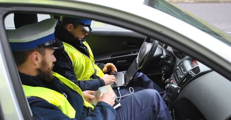 Motocykliści jeżdżący bez uprawnień to plaga polskich dróg. Zobacz, co za to grozi