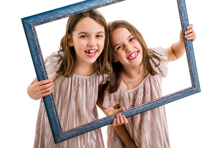 Bliźniaczki jednojajowe mają podobne imiona