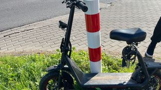 Koszalin: 81-latka na hulajnodze elektrycznej zderzyła się z ciężarówką