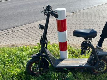 Koszalin: 81-latka na hulajnodze elektrycznej zderzyła się z ciężarówką