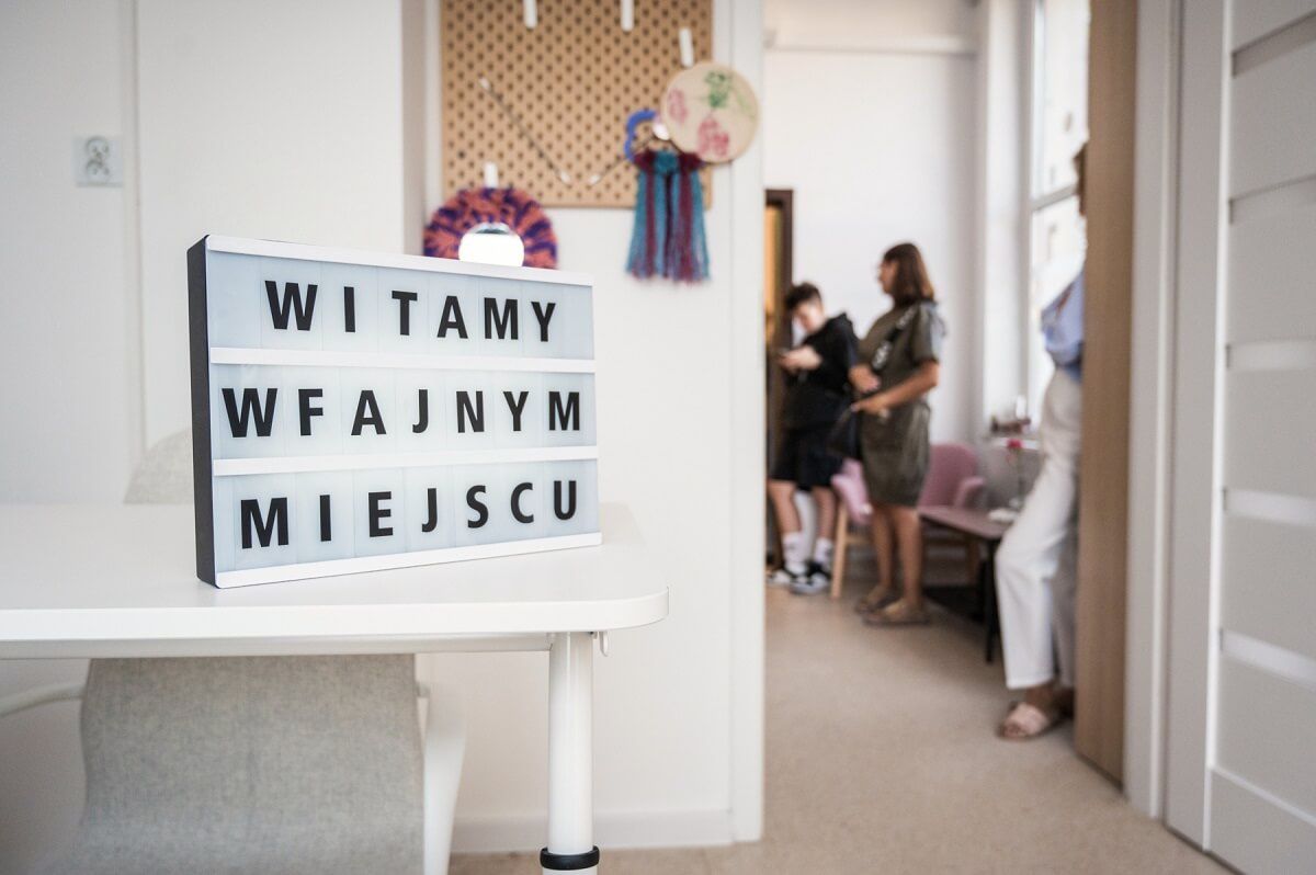 napis witamy w fajnym miejscu