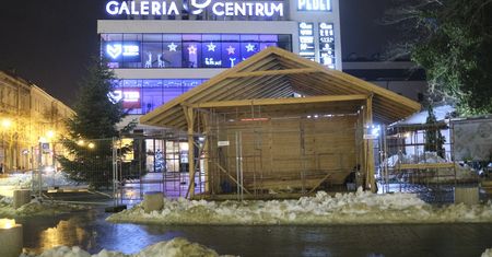 Szopka bożonarodzeniowa wraca do centrum Lublina. Za kilka dni rozpocznie się tu wspólne kolędowanie